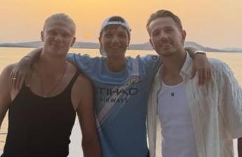 La strana coppia dell'estate, Ultimo in barca con Haaland