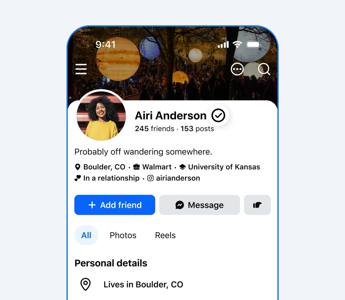 Interfaccia smartphone con feed video a schermo intero e menu Marketplace