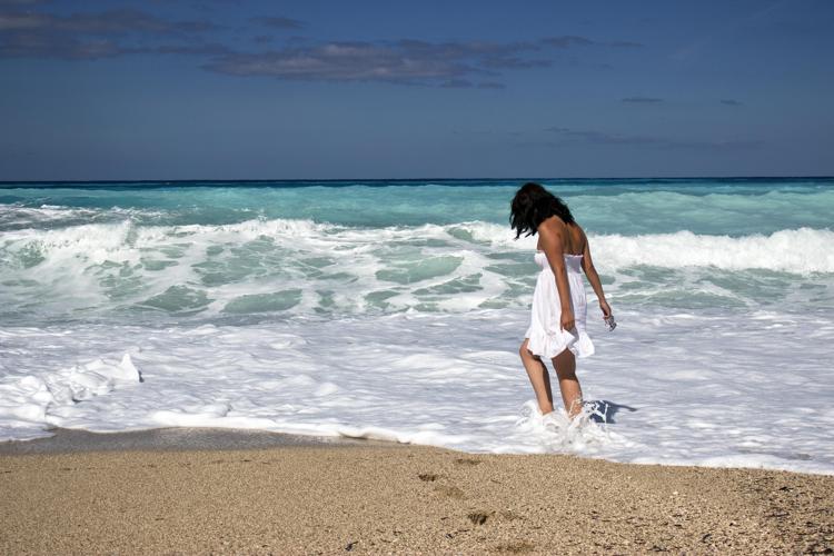 Donna al mare - (Foto )