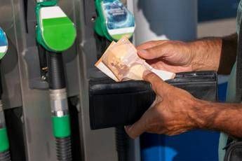 Caro carburanti, Cdm approva proroga taglio accise per 7 giorni
