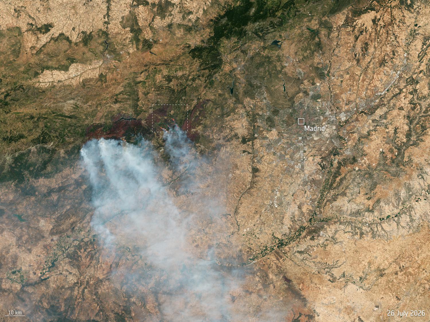 L'immagine catturata il 26 luglio mostra gli incendi a ovest di Madrid, in Spagna. L'area intorno alla città di Ávila, circa 100 km a nord-ovest della capitale, è stata una delle zone più colpite dall'incendio.