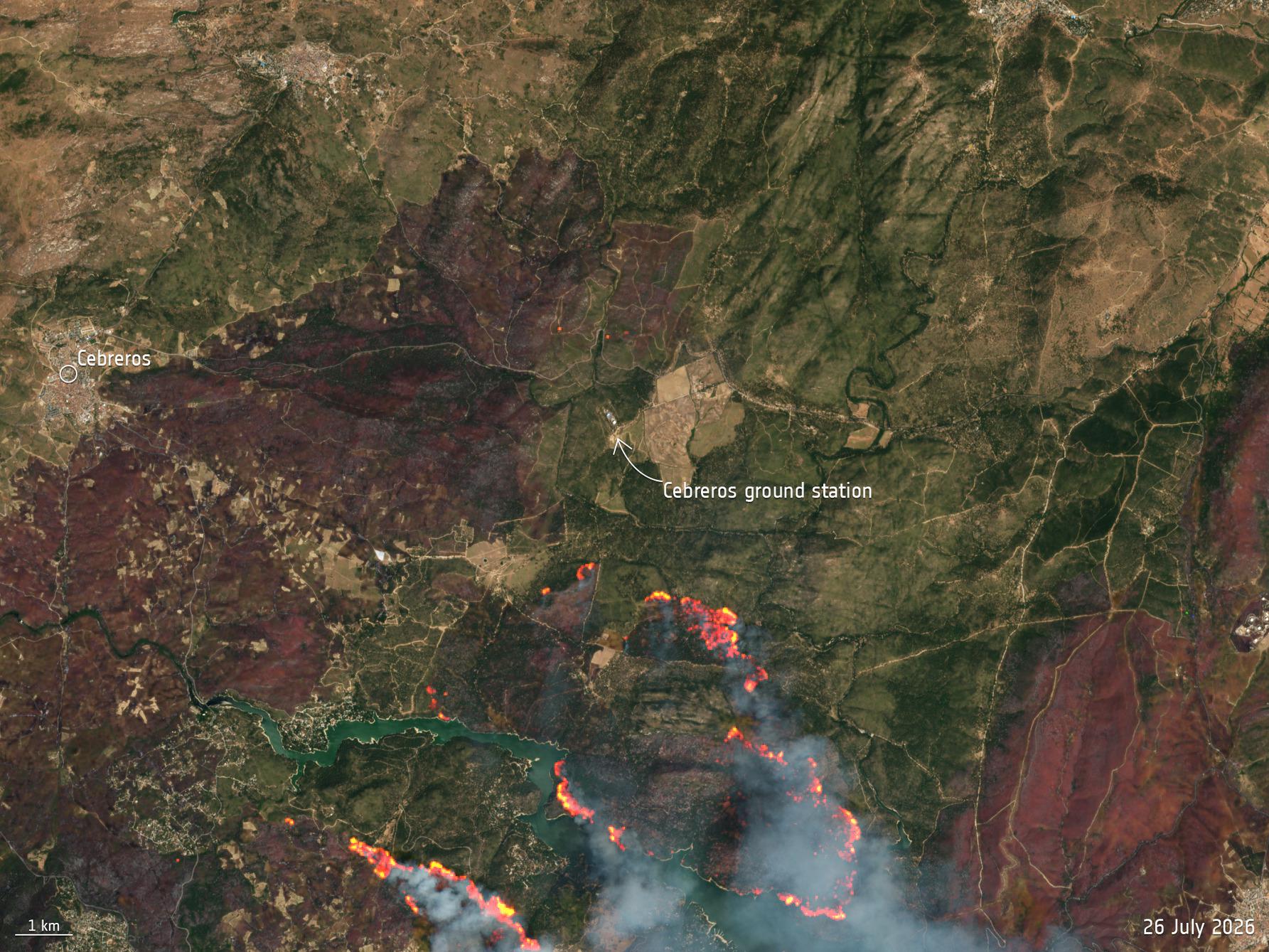 Questa immagine, catturata il 26 luglio, mostra una vista ravvicinata della stazione di terra Esa di Cebreros, a ovest di Madrid, in Spagna, area interessata dall'incendio che ha colpito con particolare intensità la zona intorno alla città di Ávila.