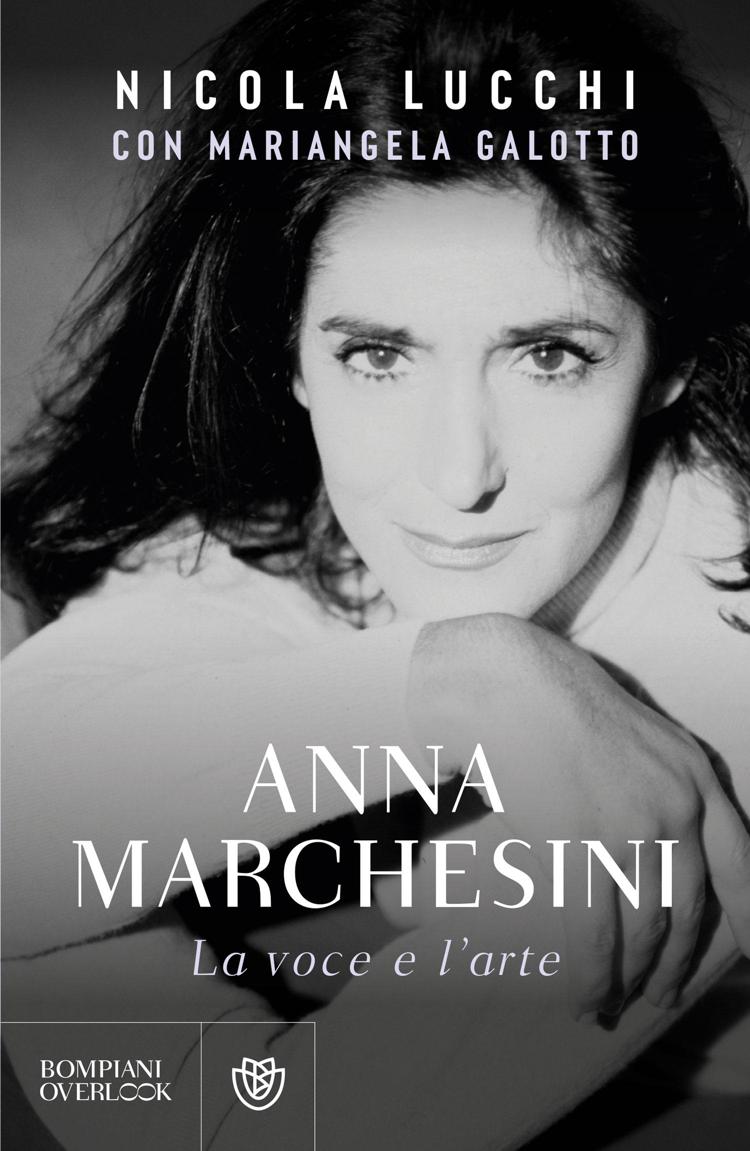 Dieci anni senza Anna Marchesini, il ricordo di un talento che ha segnato il teatro e la comicità italiana