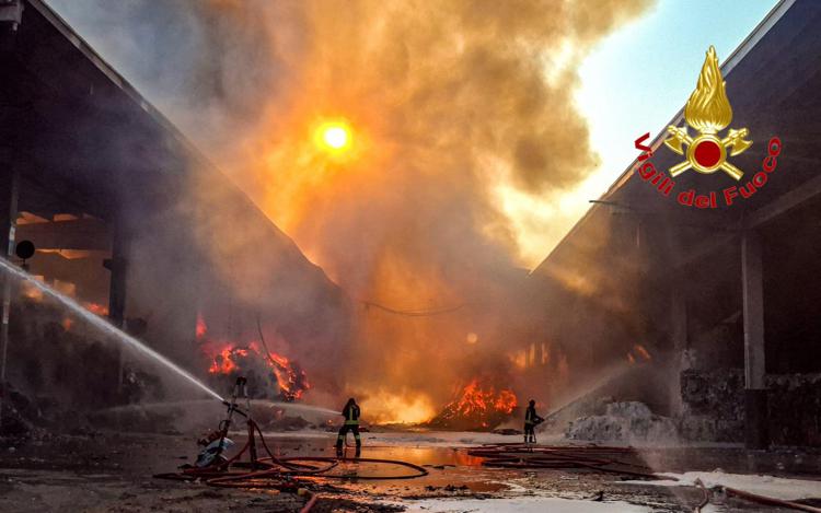 Vigili del fuoco in azione - (Fonte Vigili del fuoco)