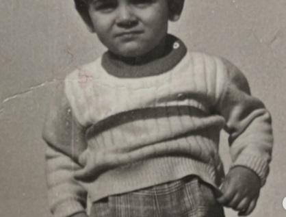 Max Giusti e la foto da bambino nel giorno del suo compleanno: "Grazie alla mia famiglia e alla vita"