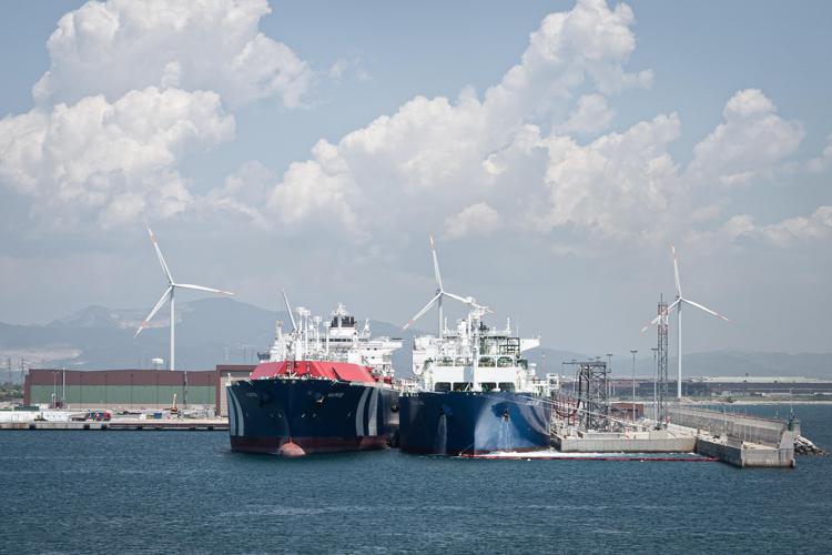 Il rigassificatore Italis Lng al porto di Piombino, nel Livornese
 - Fotogramma/Ipa