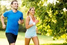 Young couple running - Boggy - Fotolia
