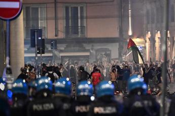 Scontri a Bologna dopo la morte di Abderrahim Fakir  - (Fotogramma/Ipa)