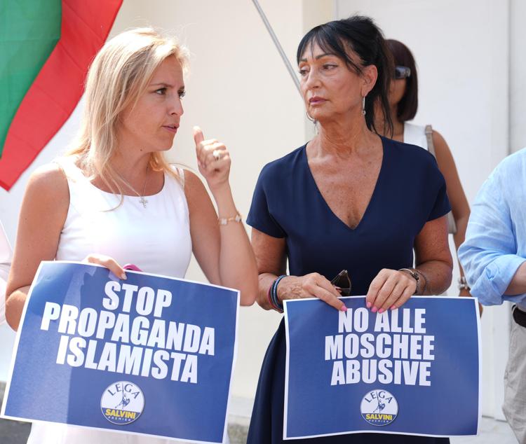 L'eurodeputata Anna Maria Cisint (a destra), insieme alla collega Silvia Sardone a Milano - Fotogramma/Ipa