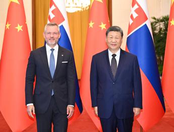 Il presidente della Repubblica slovacca Peter Pellegrini, a sinistra, con il presidente cinese Xi Jinping
 - Fotogramma/Ipa