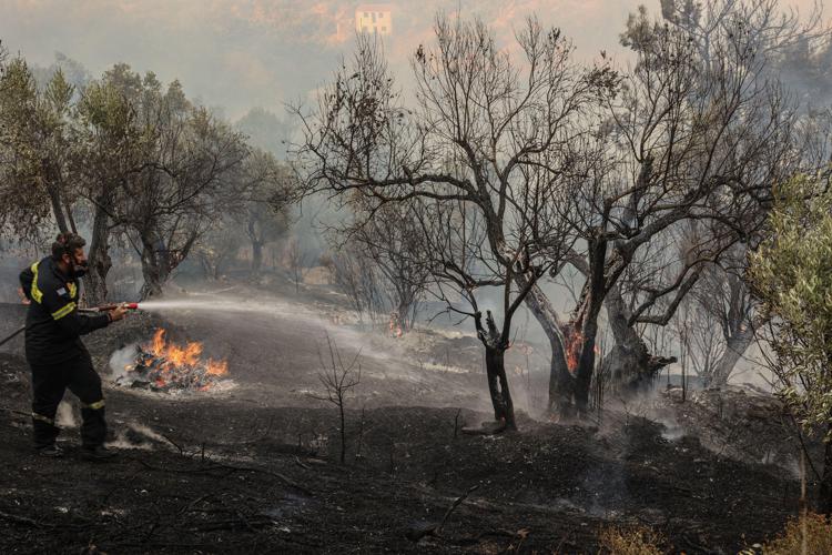 Un incendio in Grecia - (Afp)