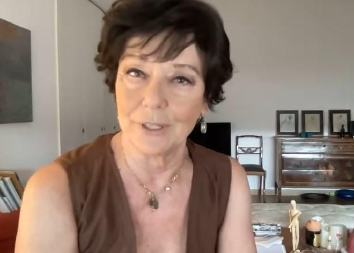 Monica Guerritore, la confessione: "Ho finito oggi la chemio, l'amore è tutto in questi momenti"