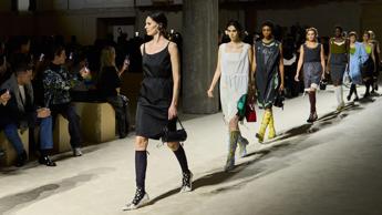 Prada accelera e apre nuovo ciclo crescita, riflettori su Versace