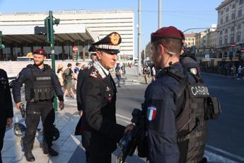 Il generale Luongo con alcuni dei militari impegnati nei controlli