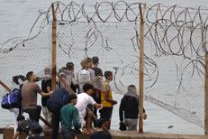 Migranti a Ceuta - (Afp)