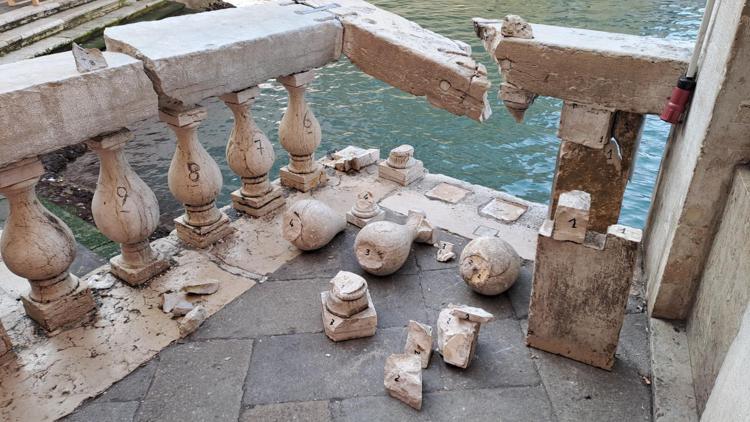 i danni al Ponte di Rialto a Venezia