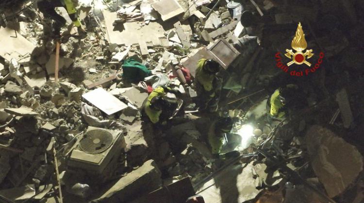 Vigili del fuoco sul luogo del crollo - (Fonte Vigili del fuoco)
