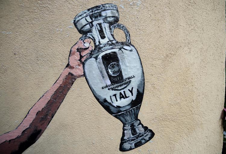 Roma, Murale di Herry Greb sulla vittoria dell'Italia agli europei di calcio - IPA