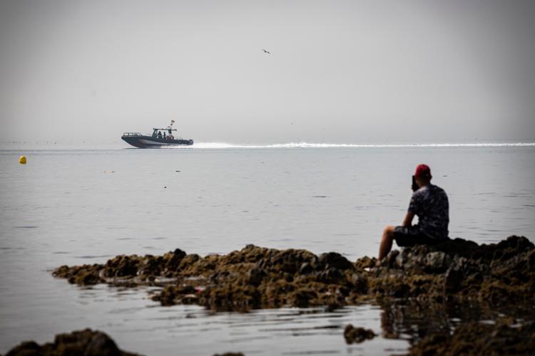 Un migrante a Ceuta - (Fotogramma)