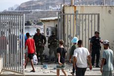 Migranti a Ceuta - (Afp)