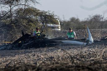 Il resti dell'aereo - (Afp)