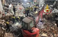 Il luogo del crollo - (Fermo immagine dal video dei vigili del fuoco)
