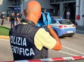 Brescia, accoltellata dall'ex marito davanti a un centro commerciale