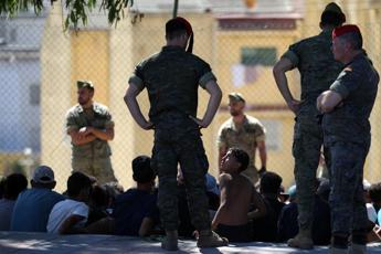 Migranti a Ceuta - (Afp)