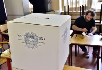 Sondaggio politico, Fratelli d’Italia stabile e Pd cala. Vannacci sale ancora