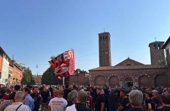 Baresi, oggi i funerali: migliaia di tifosi a Sant’Ambrogio per l’ultimo saluto