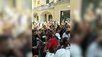 A Pozzuoli la protesta dei residenti: 