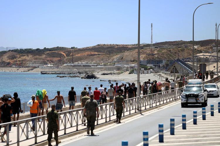 Migranti a Ceuta - (Afp)