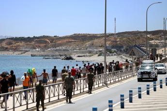 Migranti a Ceuta - (Afp)