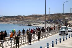 Migranti a Ceuta - (Afp)