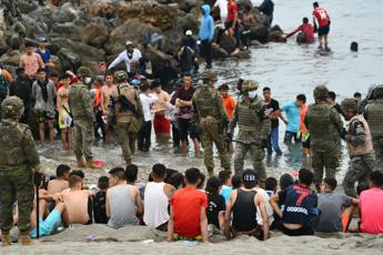 Migranti respinti a Ceuta verso il Marocco - Fotogramma/Ipa