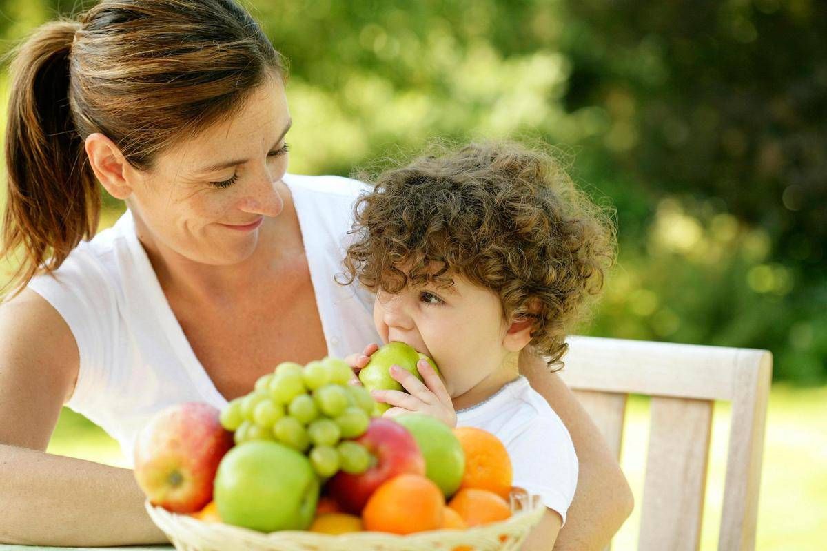 https://www.adnkronos.com/resources/02a8-2145e0035ee5-5ace058105c8-1000/format/huge/bambina_frutta_123rf.jpeg