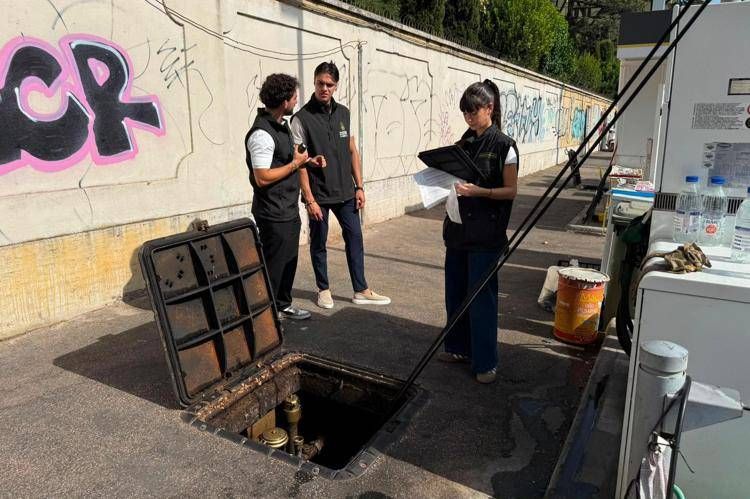 Controlli Gdf carburante  - (Adnkronos)