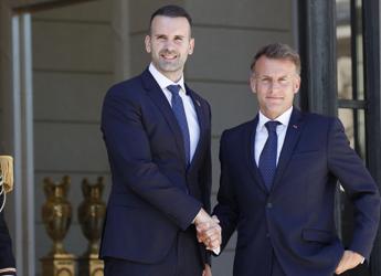 Il premier del Montenegro Milojko Spajic (a sinistra) con il presidente francese Emmanuel Macron - Fotogramma/Ipa