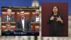 Il vannacciano Ziello alla Camera con un cappio: 