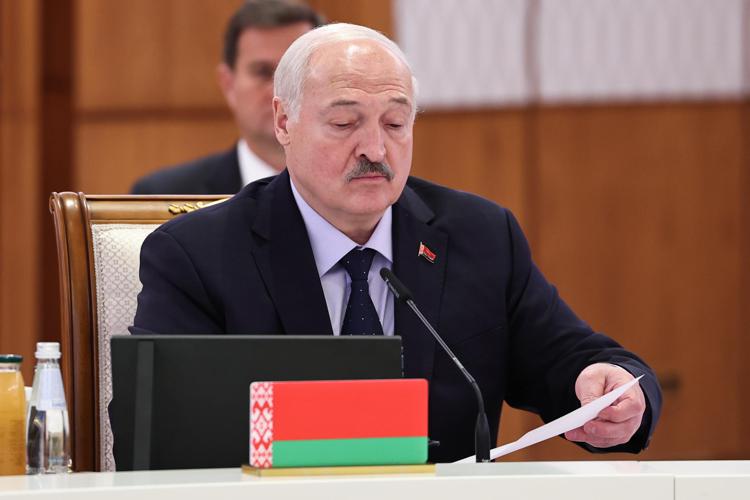 Il presidente bielorusso Aleksandr Lukashenko conduce da anni una guerra ibrida contro Polonia e Lituania, usando i migranti come arma
 - Fotogramma/Ipa