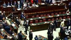 Caso Delmastro, la protesta M5S alla Camera con i cellulari - Video