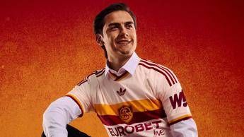 Presentata la nuova seconda maglia della Roma firmata adidas