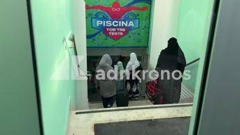 Piscina per sole donne, organizzatori: 