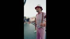 Jovanotti e la sua band rendono omaggio al 'Maestrone' Guccini - Video