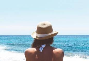 Donna al mare - (Foto )