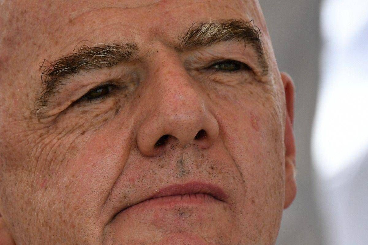 Infantino sotto accusa, Telegraph: "Fece pagare da Uefa ricca buonuscita a sua amante"