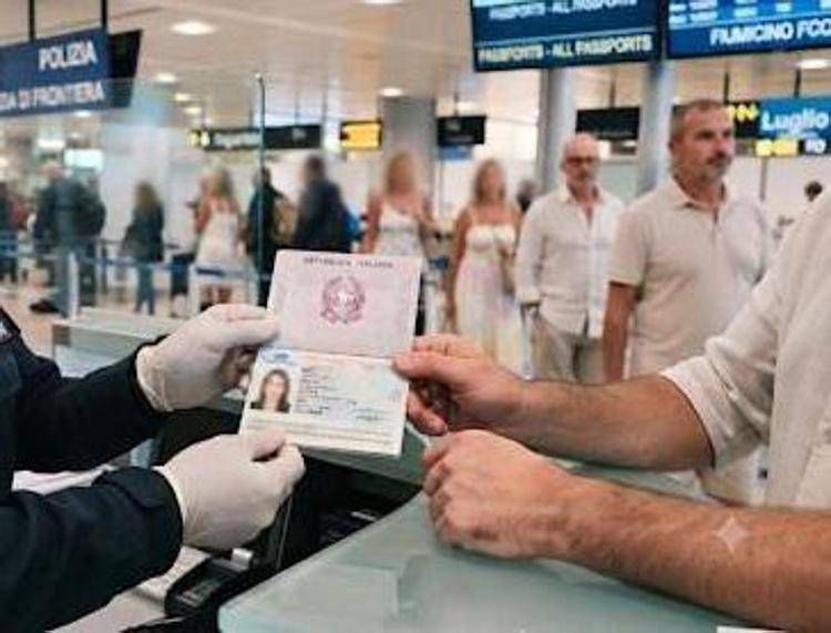 Controllo passaporto in aeroporto - (Foto creata con AI)
