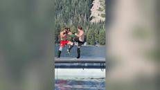 Mark Zuckerberg sfida il campione di arti marziali in mezzo a un lago, il video del combattimento