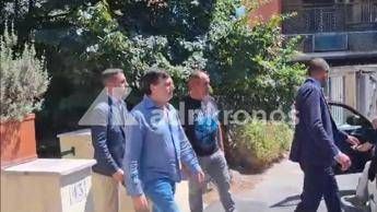 Attentato a Ranucci, Lavitola lascia la sua abitazione accompagnato dai carabinieri - Video