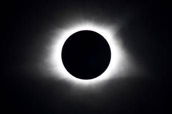 Eclissi, ecco dove si vedrà meglio in Italia e con il buio lo spettacolo delle 'stelle cadenti'